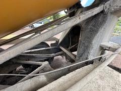 2004 VOLVO Rear Discharge Mixer - Image 31