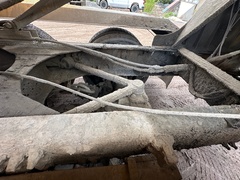 2004 VOLVO Rear Discharge Mixer - Image 32