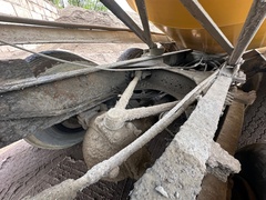 2004 VOLVO Rear Discharge Mixer - Image 34