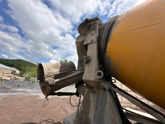 2004 VOLVO Rear Discharge Mixer - Image 37