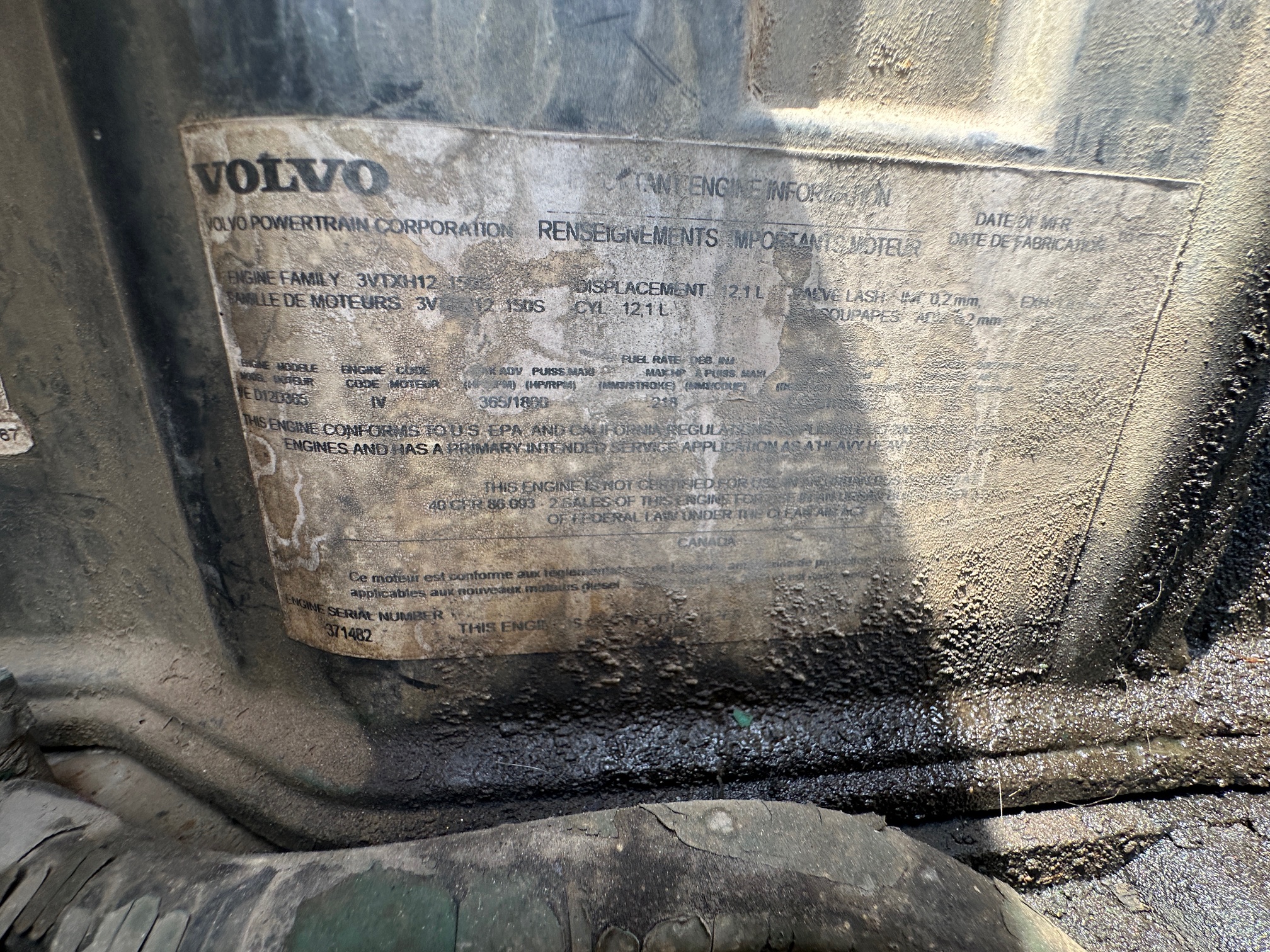 2004 VOLVO Rear Discharge Mixer - Image 38