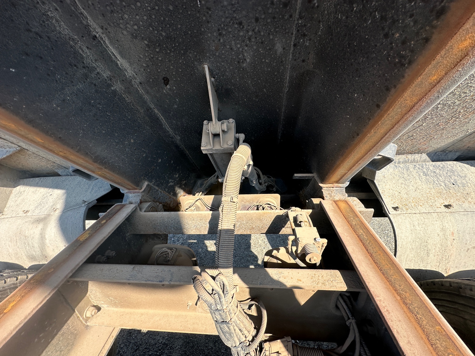 2017 MACK Granite GU713 - view 20 of 53