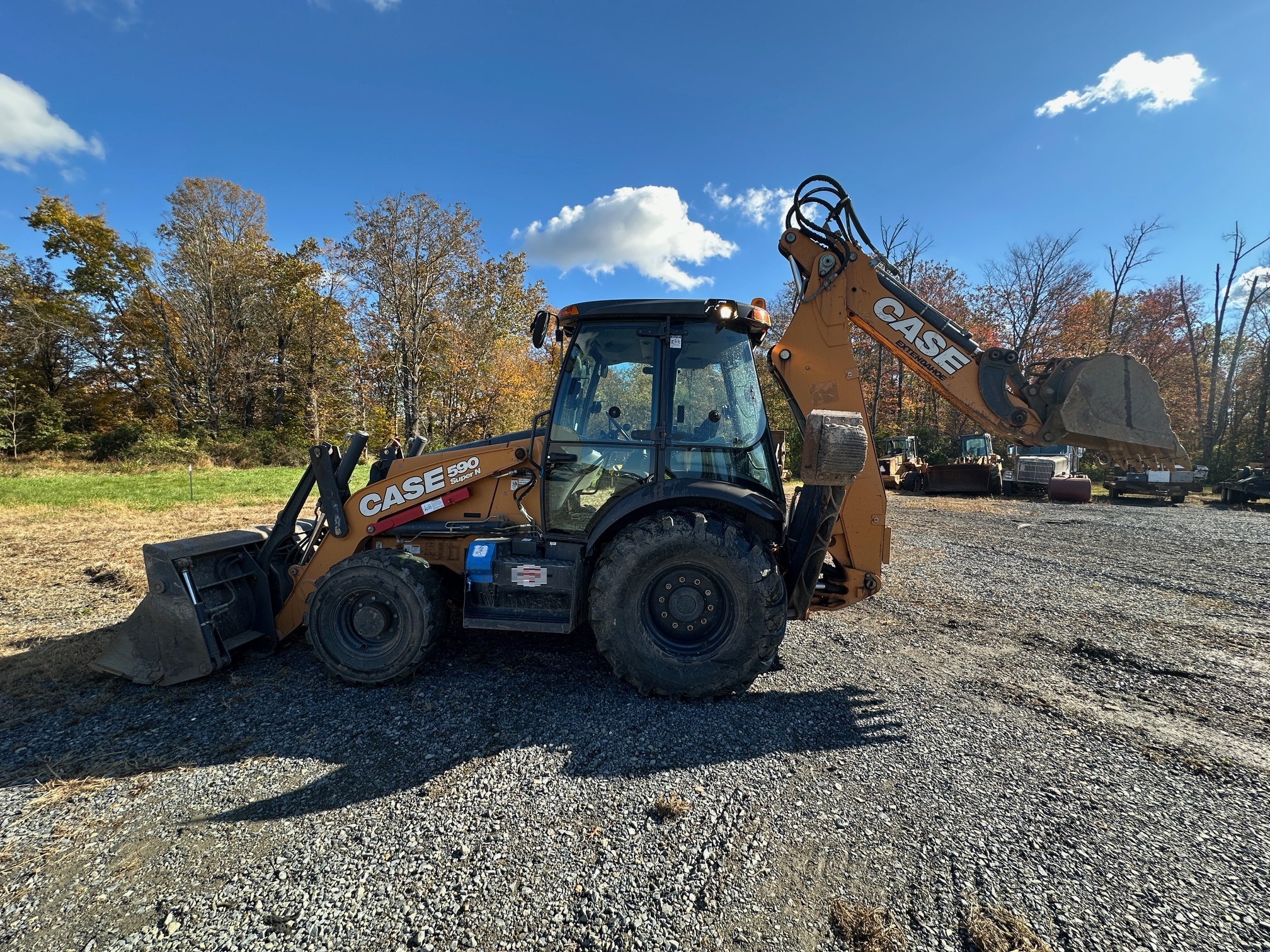 2018 CASE 590 Super N - Image 2