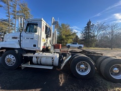 2000 MACK CH602 Day Cab - Image 6