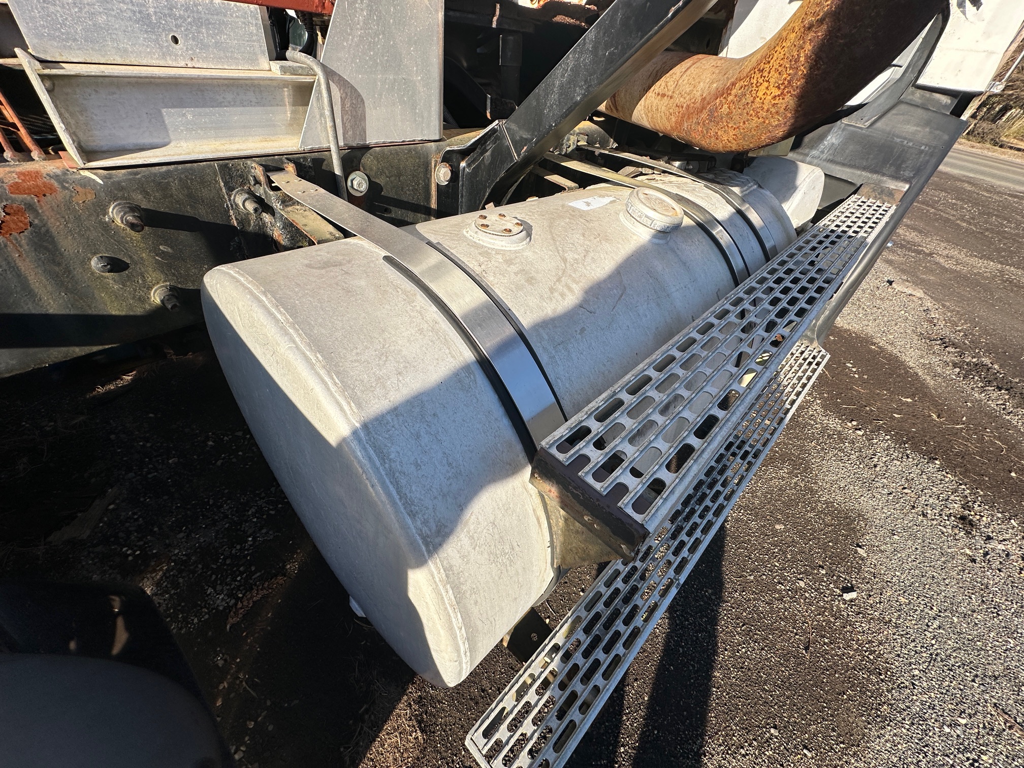 2000 MACK CH602 Day Cab - view 13 of 27