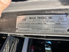 2000 MACK CH602 Day Cab - Image 19