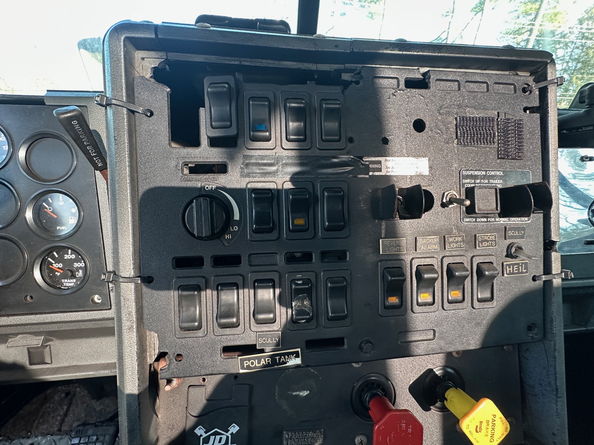 2000 MACK CH602 Day Cab - Image 26