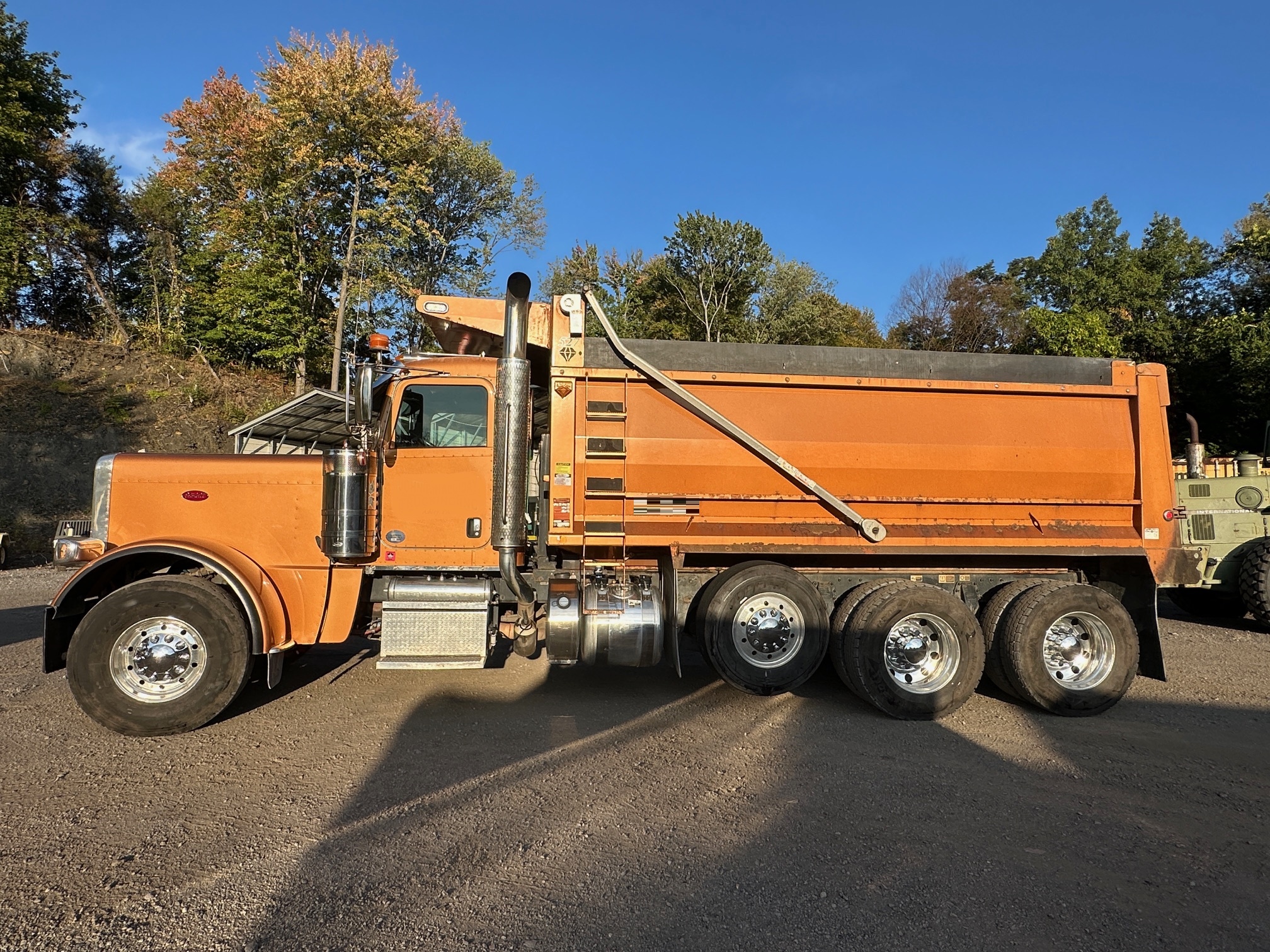 2019 PETERBILT 389L - view 4 of 38