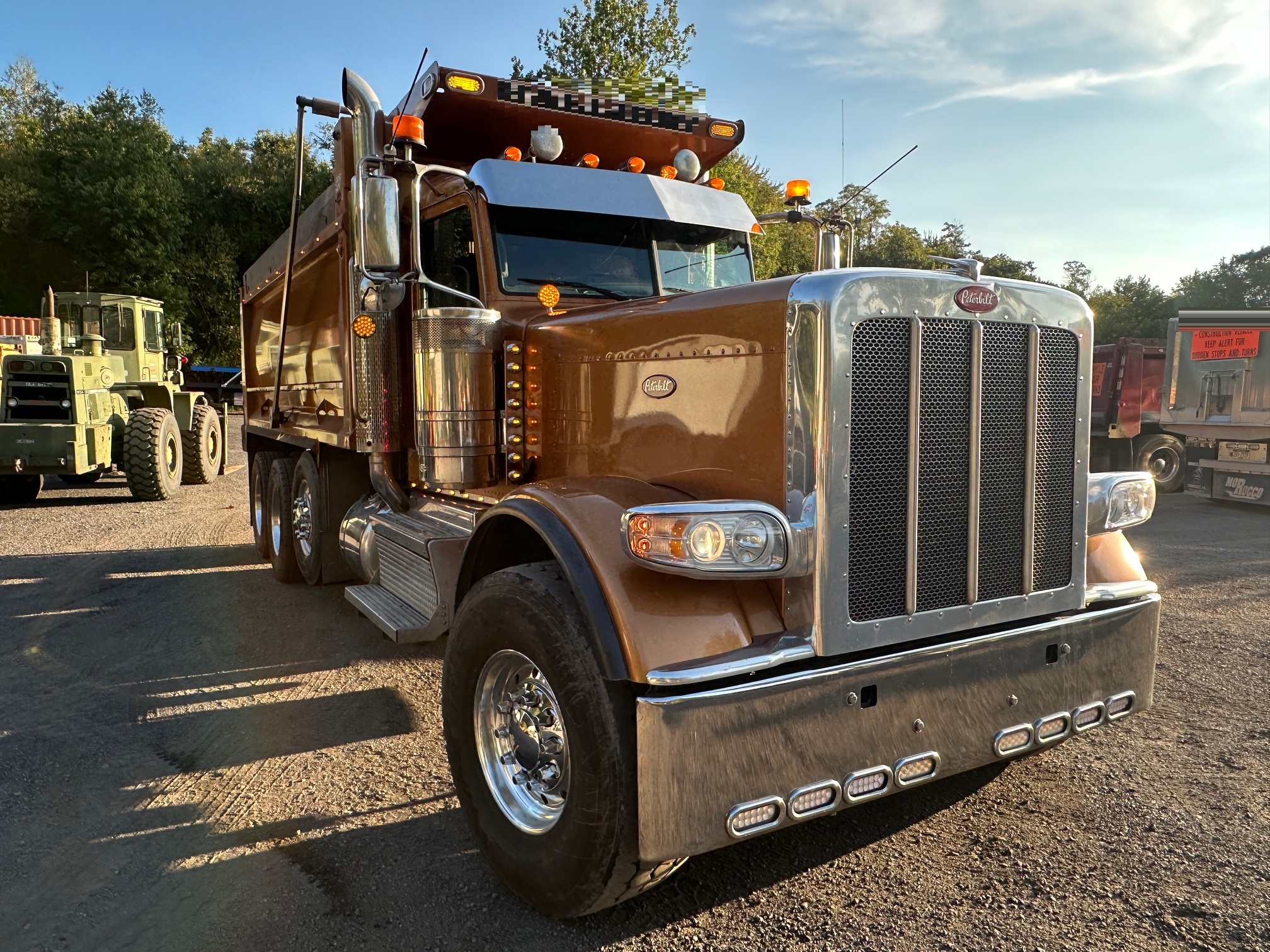 2019 PETERBILT 389L - view 2 of 38