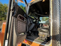 2019 PETERBILT 389L - Image 15