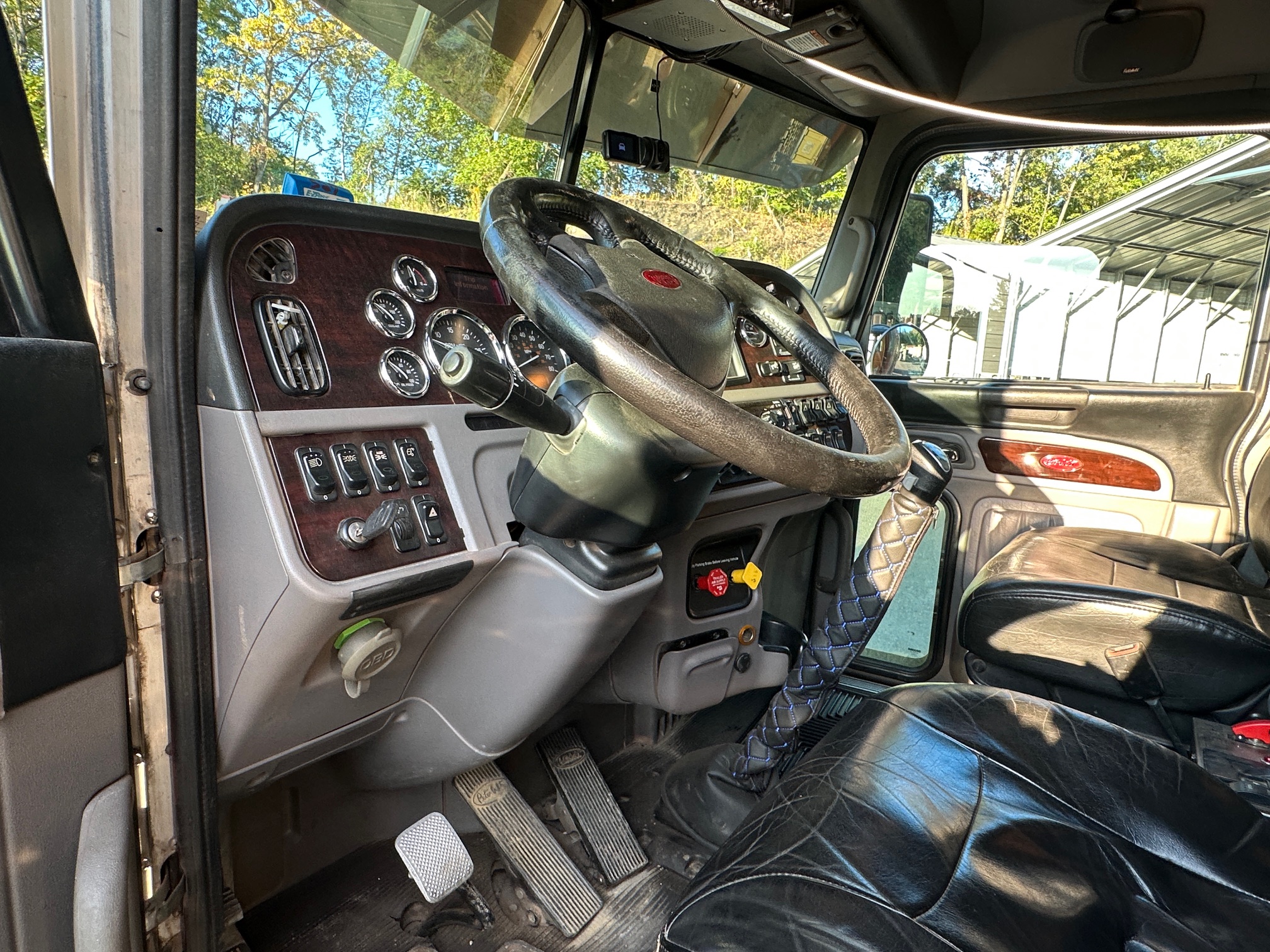 2019 PETERBILT 389L - view 17 of 38