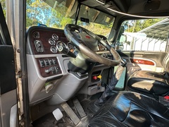 2019 PETERBILT 389L - Image 17