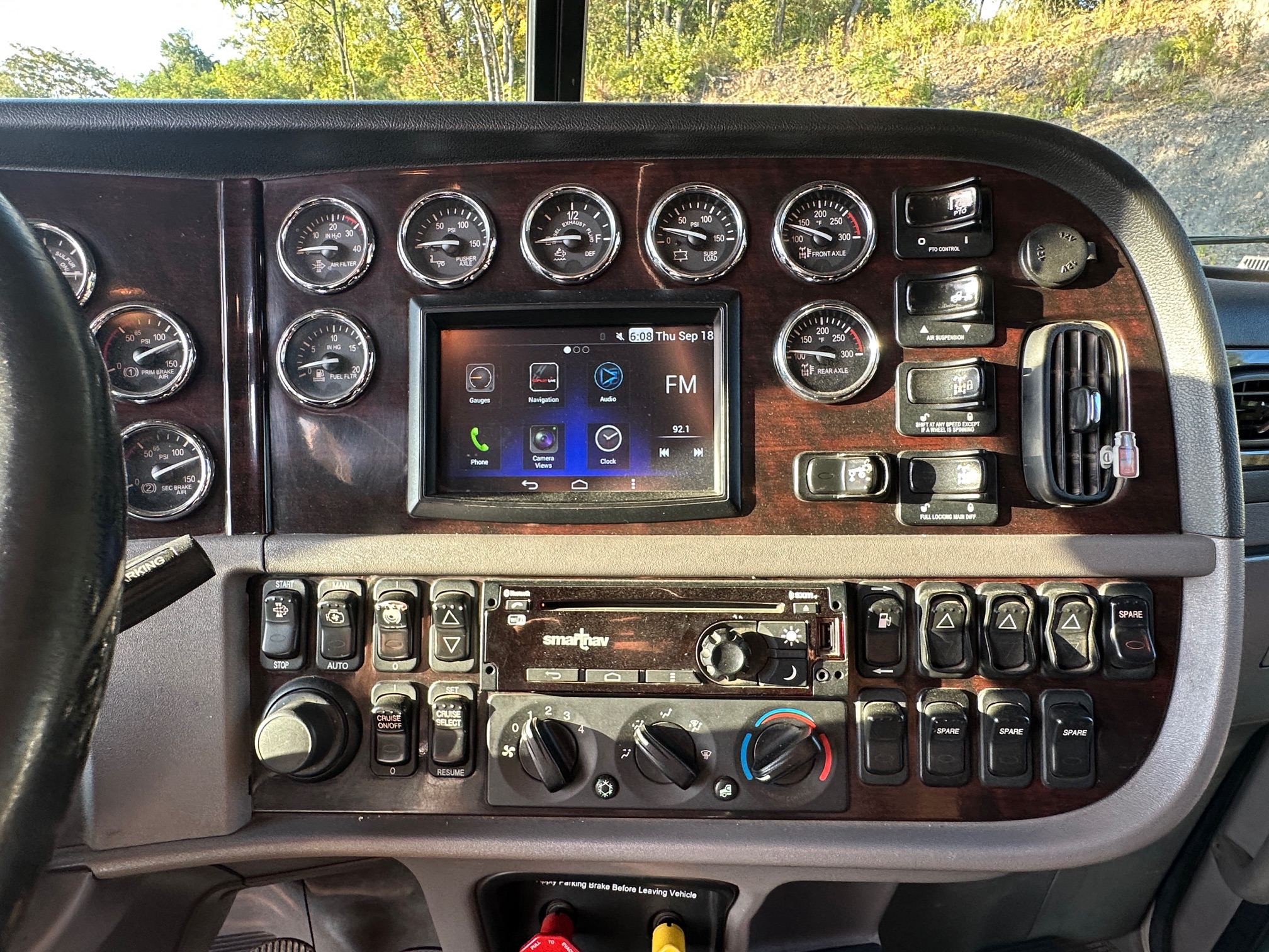 2019 PETERBILT 389L - Image 20