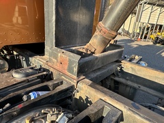 2019 PETERBILT 389L - Image 32