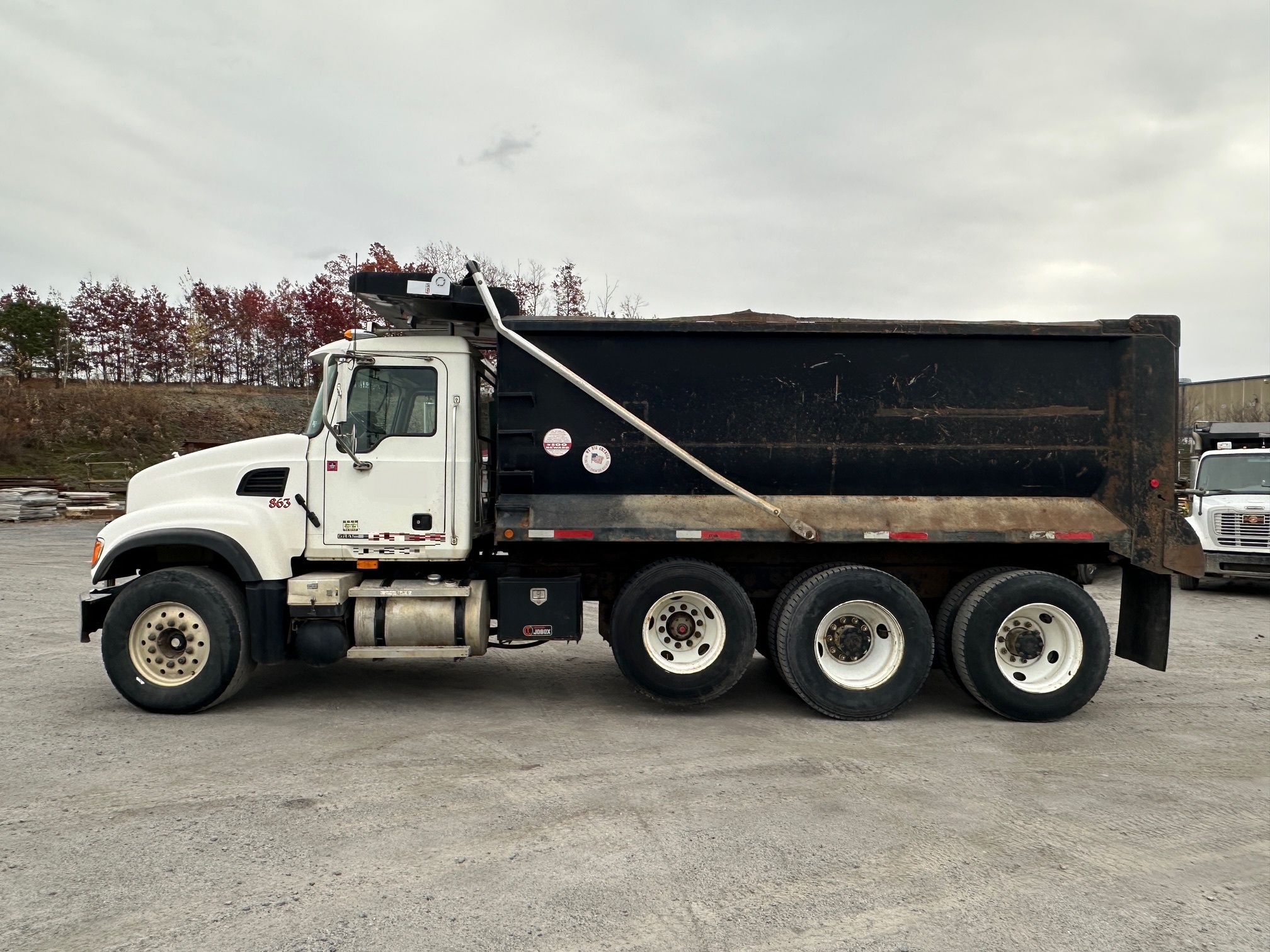 2007 MACK CV713 - Image 2