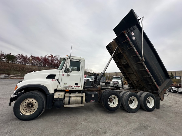 2007 MACK Granite CV713