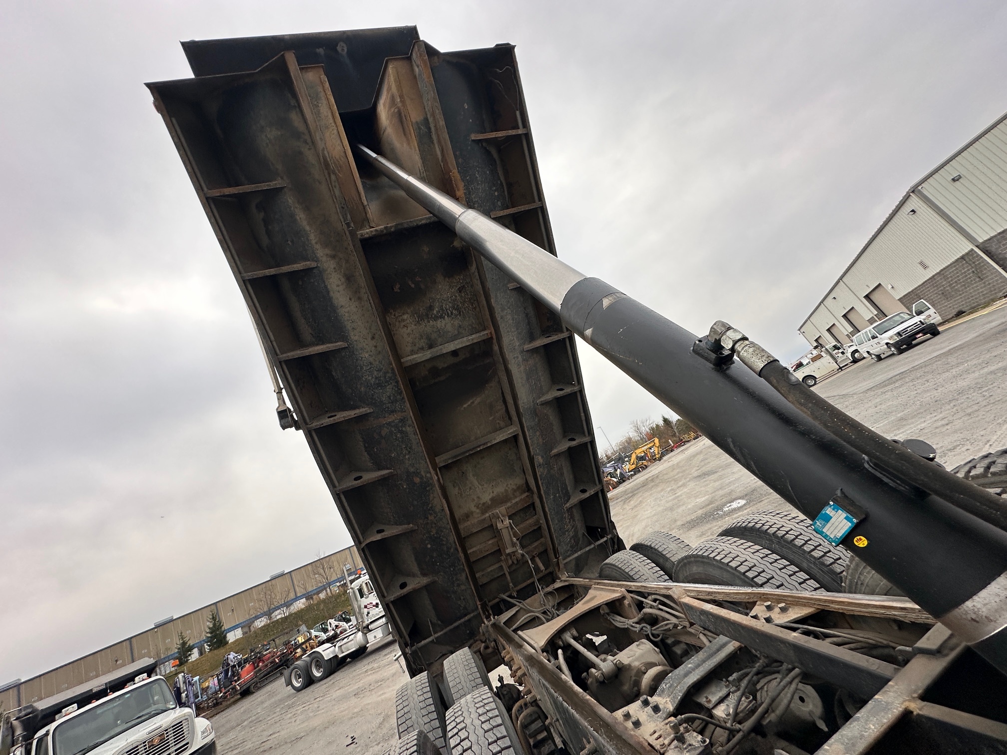 2007 MACK CV713 - Image 28