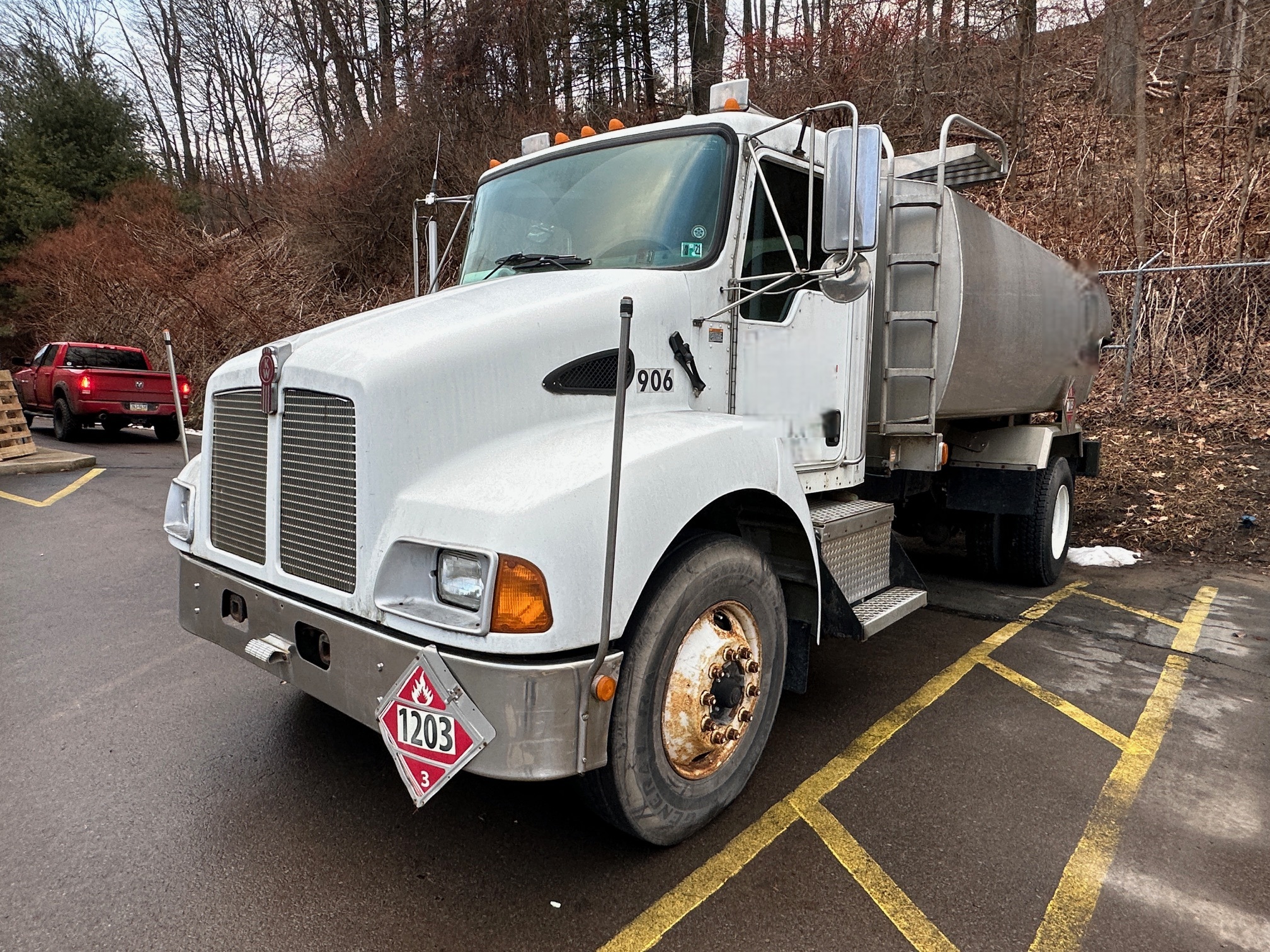 2004 KENWORTH T300 Tanker - view 1 of 47