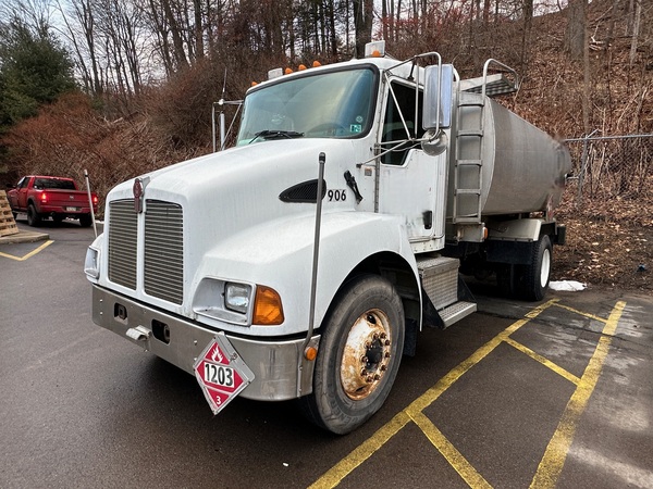 2004 KENWORTH T300 Tanker