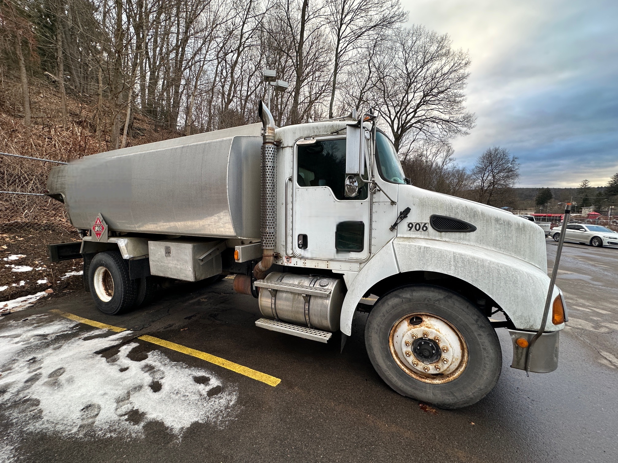 2004 KENWORTH T300 Tanker - Image 4