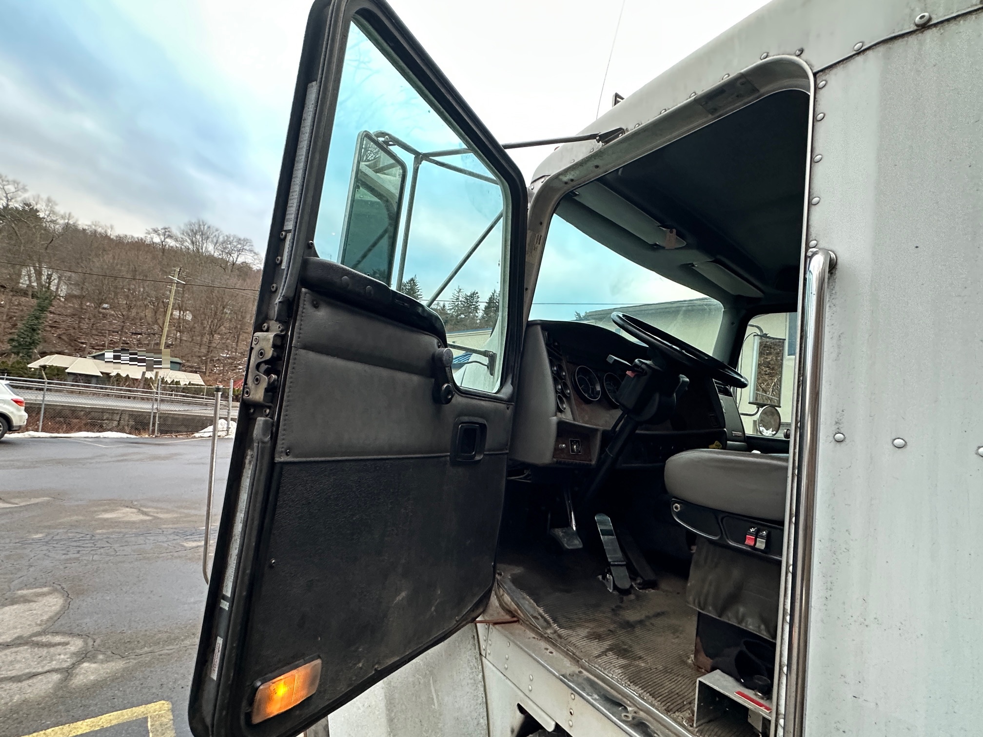 2004 KENWORTH T300 Tanker - view 13 of 47