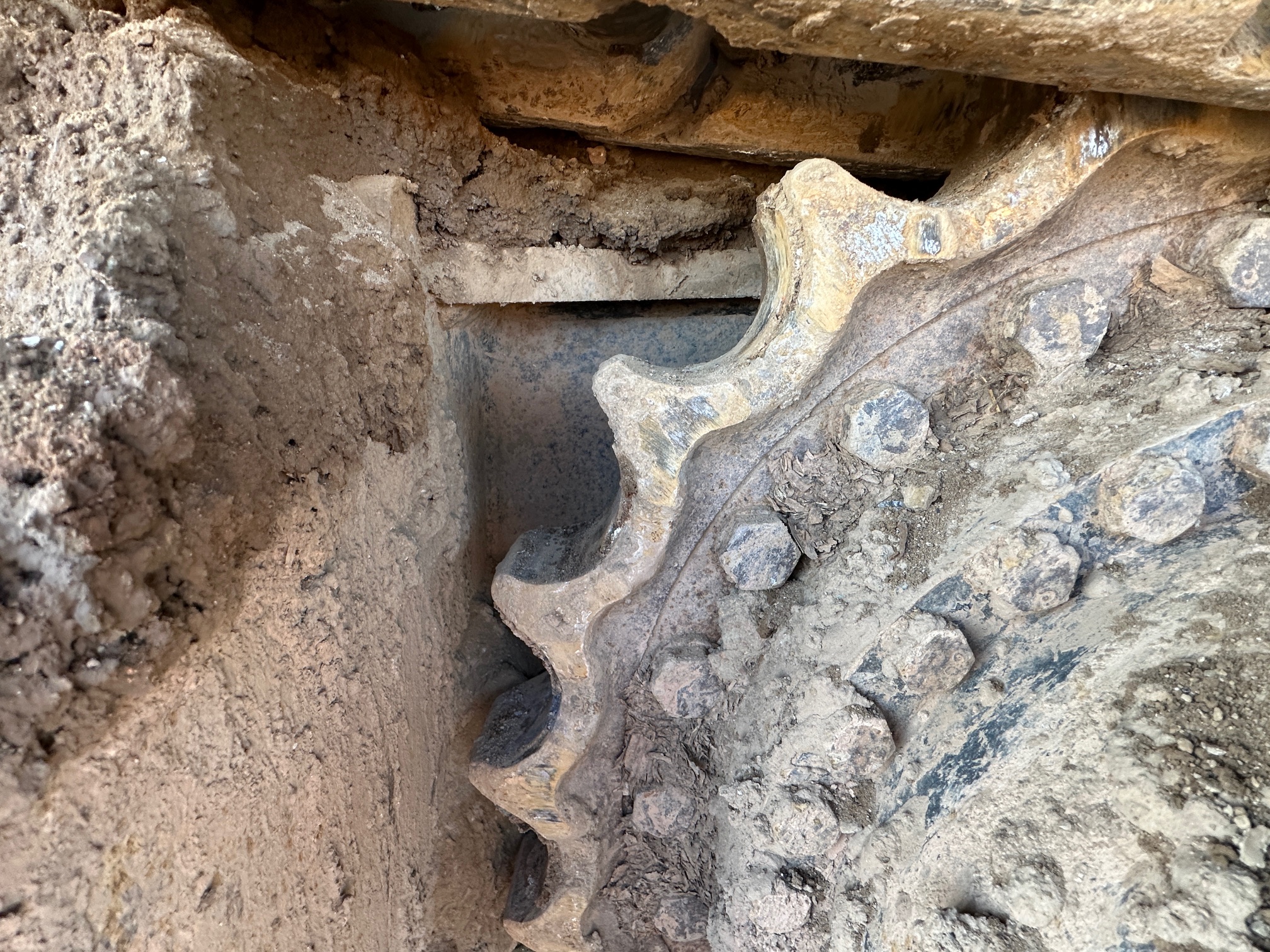 2013 DEERE 380G LC - Image 18