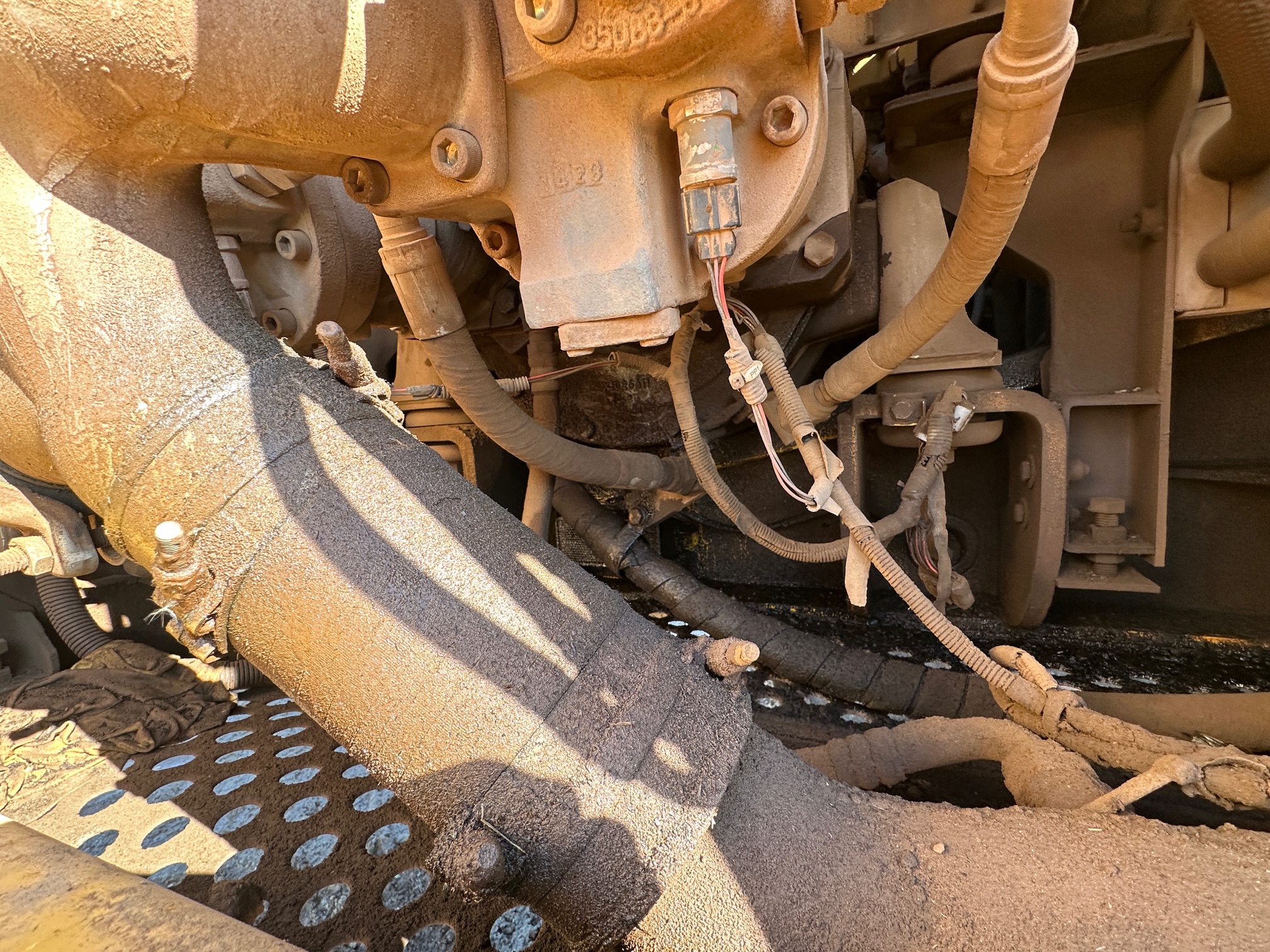 2013 DEERE 380G LC - Image 25