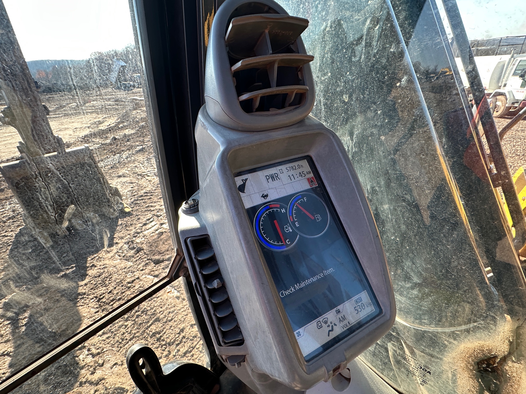 2013 DEERE 380G LC - Image 28