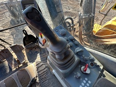 2013 DEERE 380G LC - Image 31