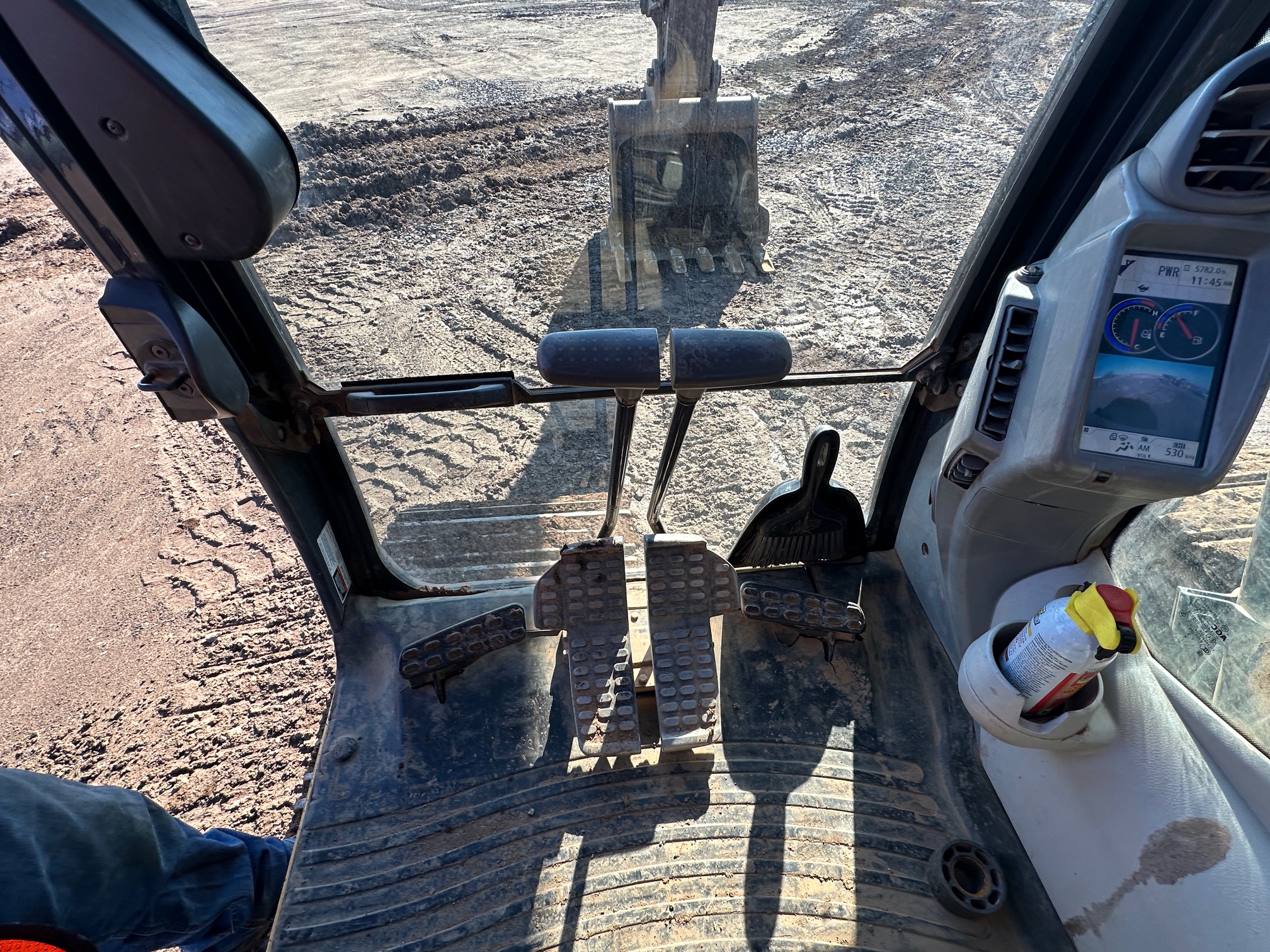 2013 DEERE 380G LC - Image 32