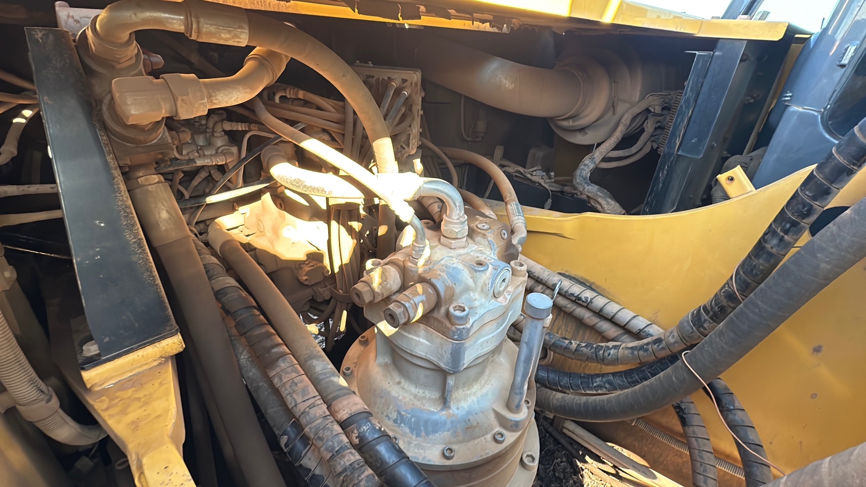 2013 DEERE 380G LC - Image 33