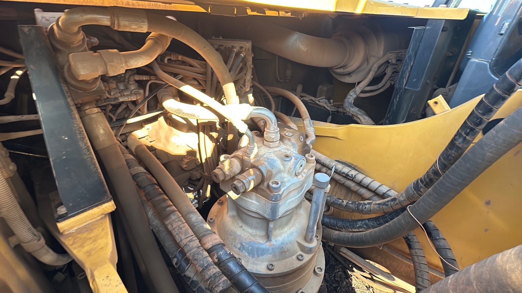 2013 DEERE 380G LC - Image 34