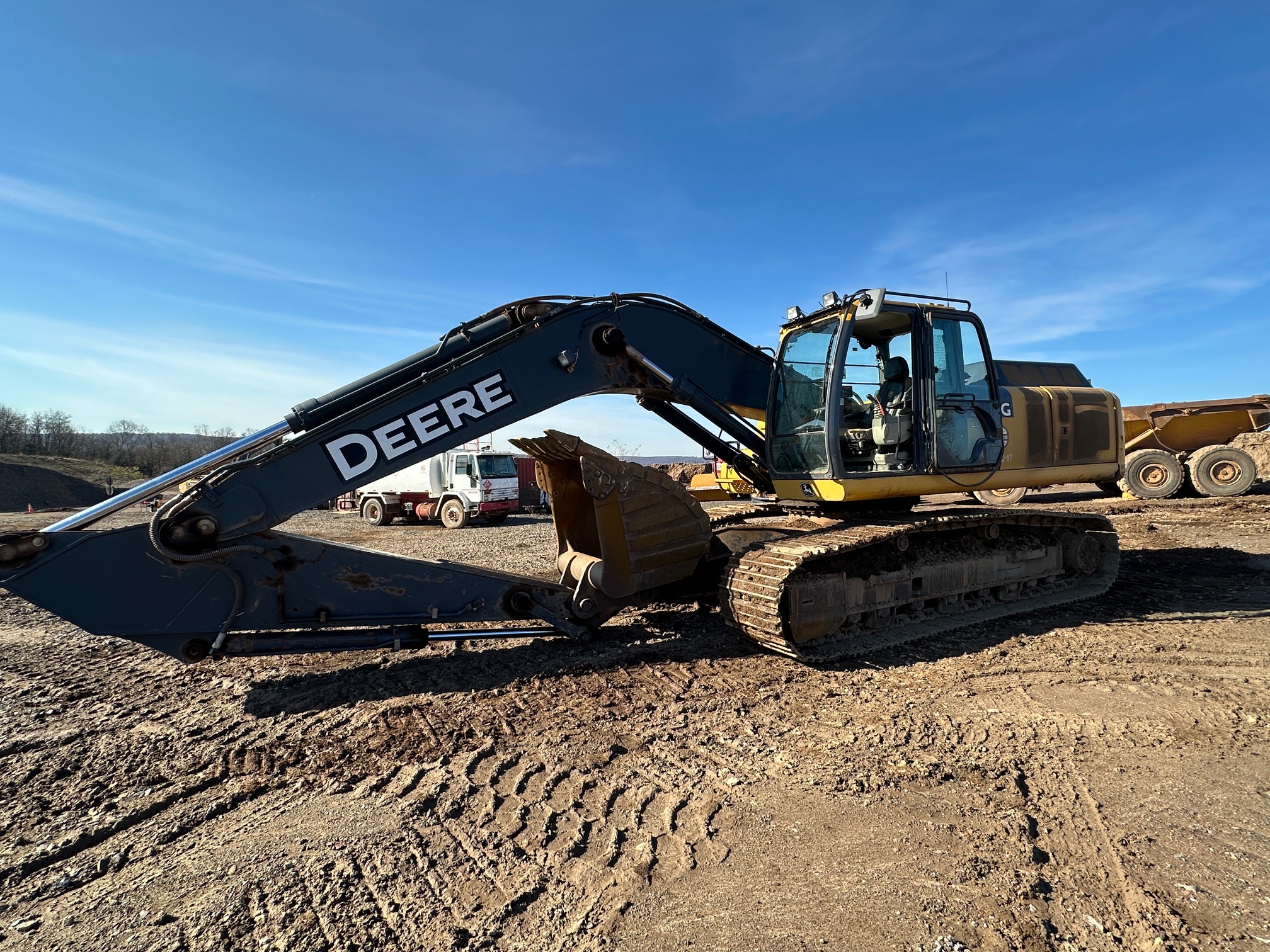 2013 DEERE 380G LC - Image 39