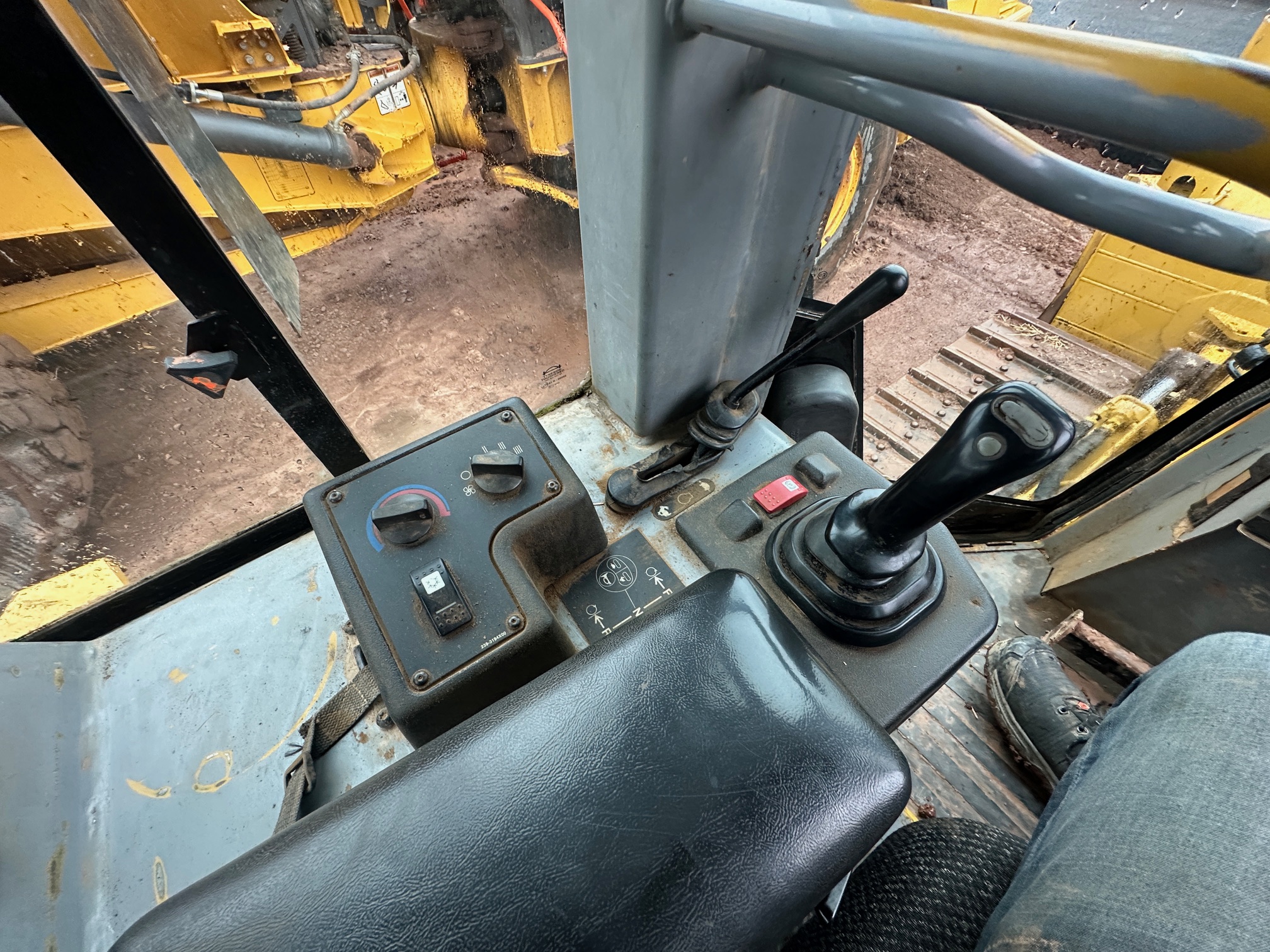 2005 CATERPILLAR D5G XL - Image 25