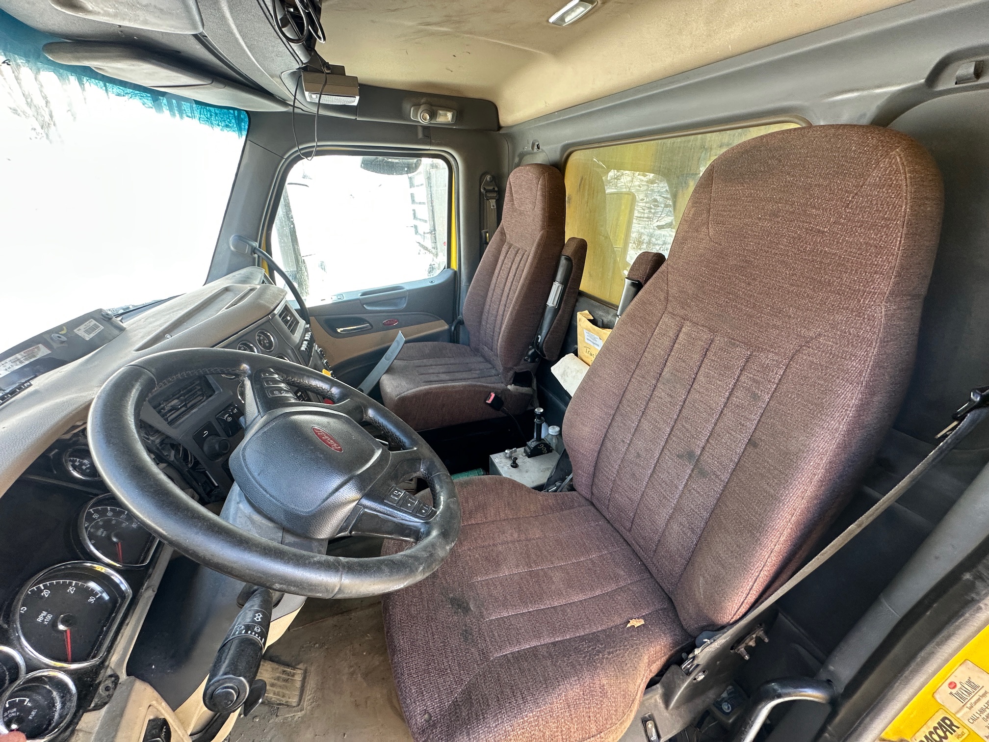 2017 PETERBILT 579 - Image 9