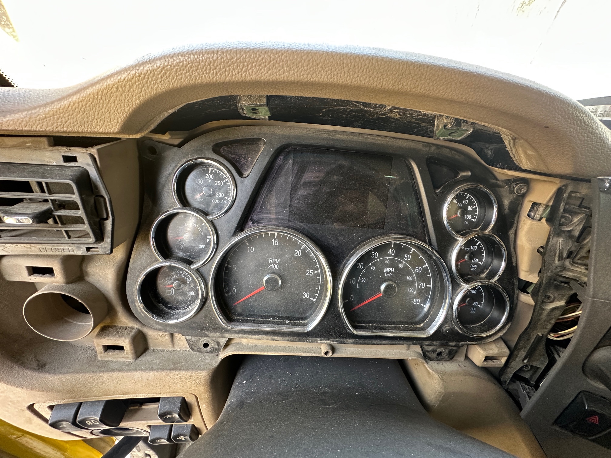 2017 PETERBILT 579 - view 11 of 48