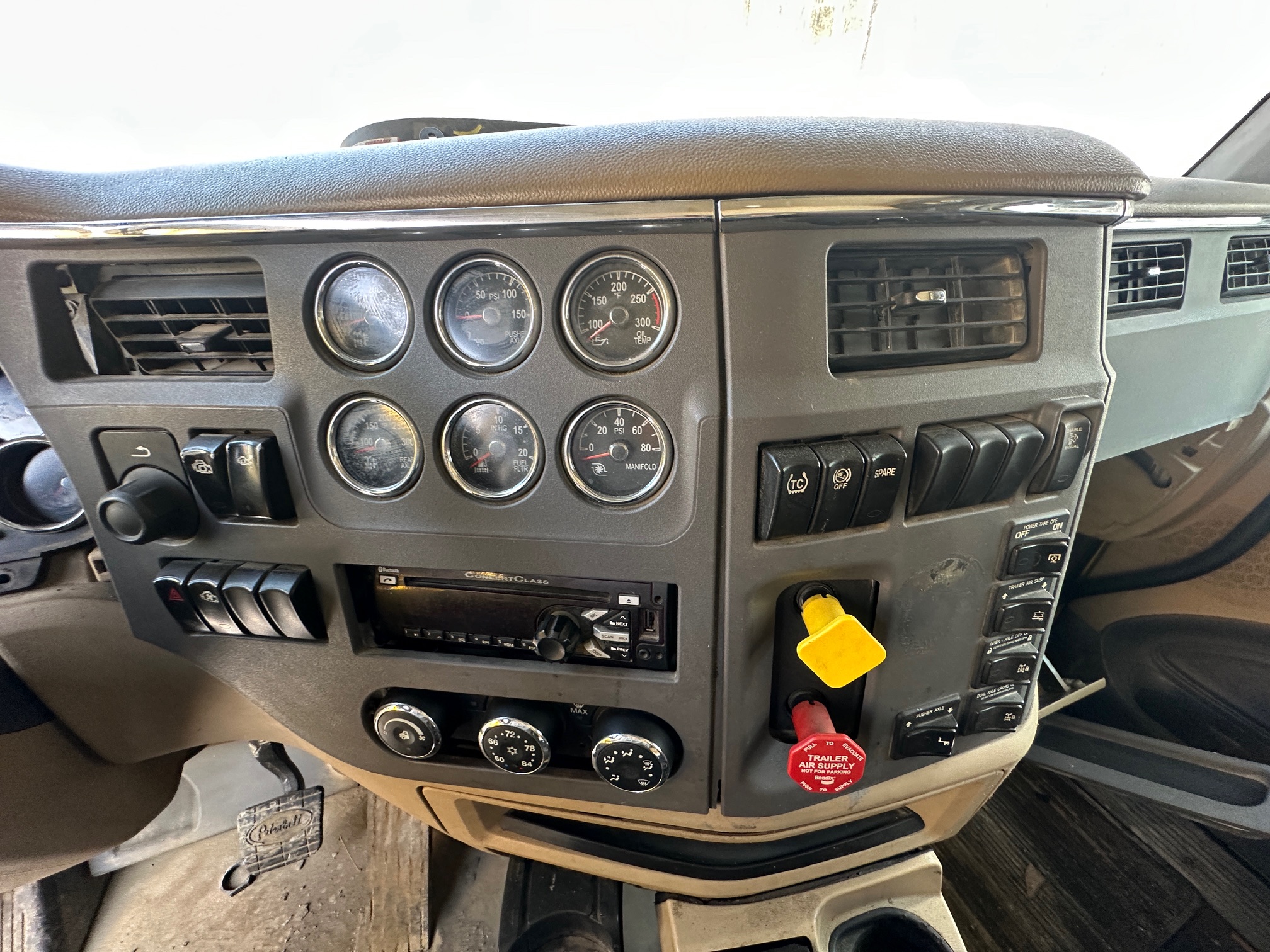 2017 PETERBILT 579 - Image 13