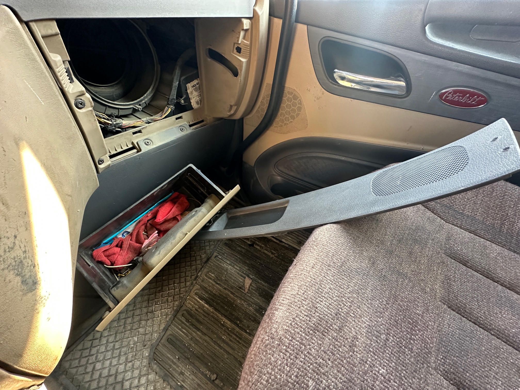 2017 PETERBILT 579 - Image 15