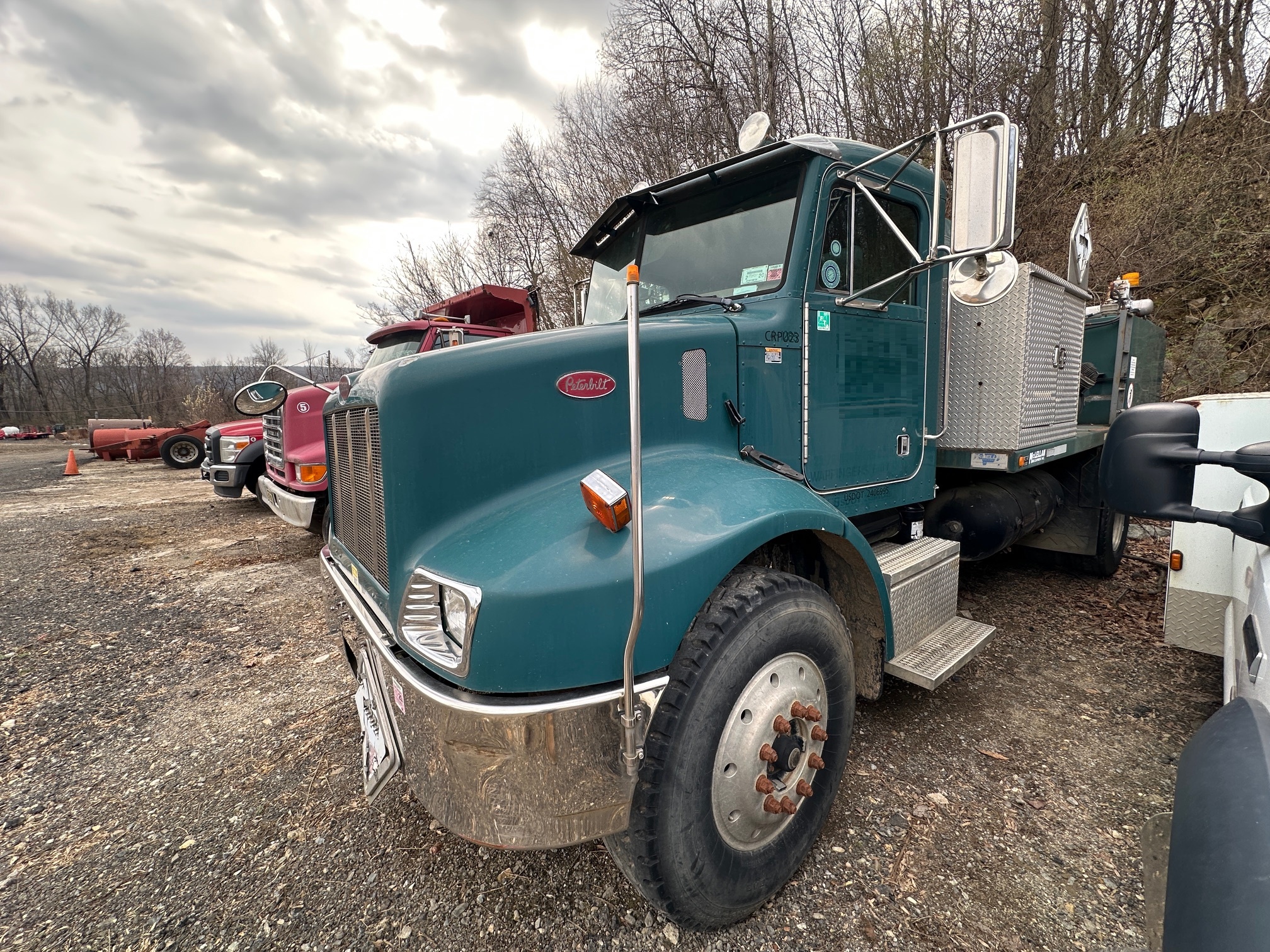 2002 PETERBILT 330 - view 4 of 61