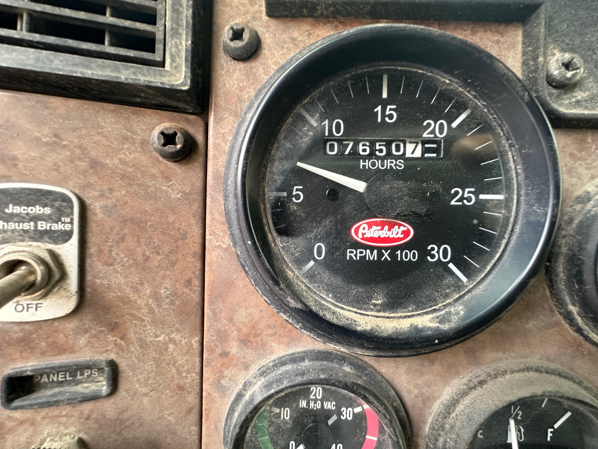 2002 PETERBILT 330 - view 10 of 61