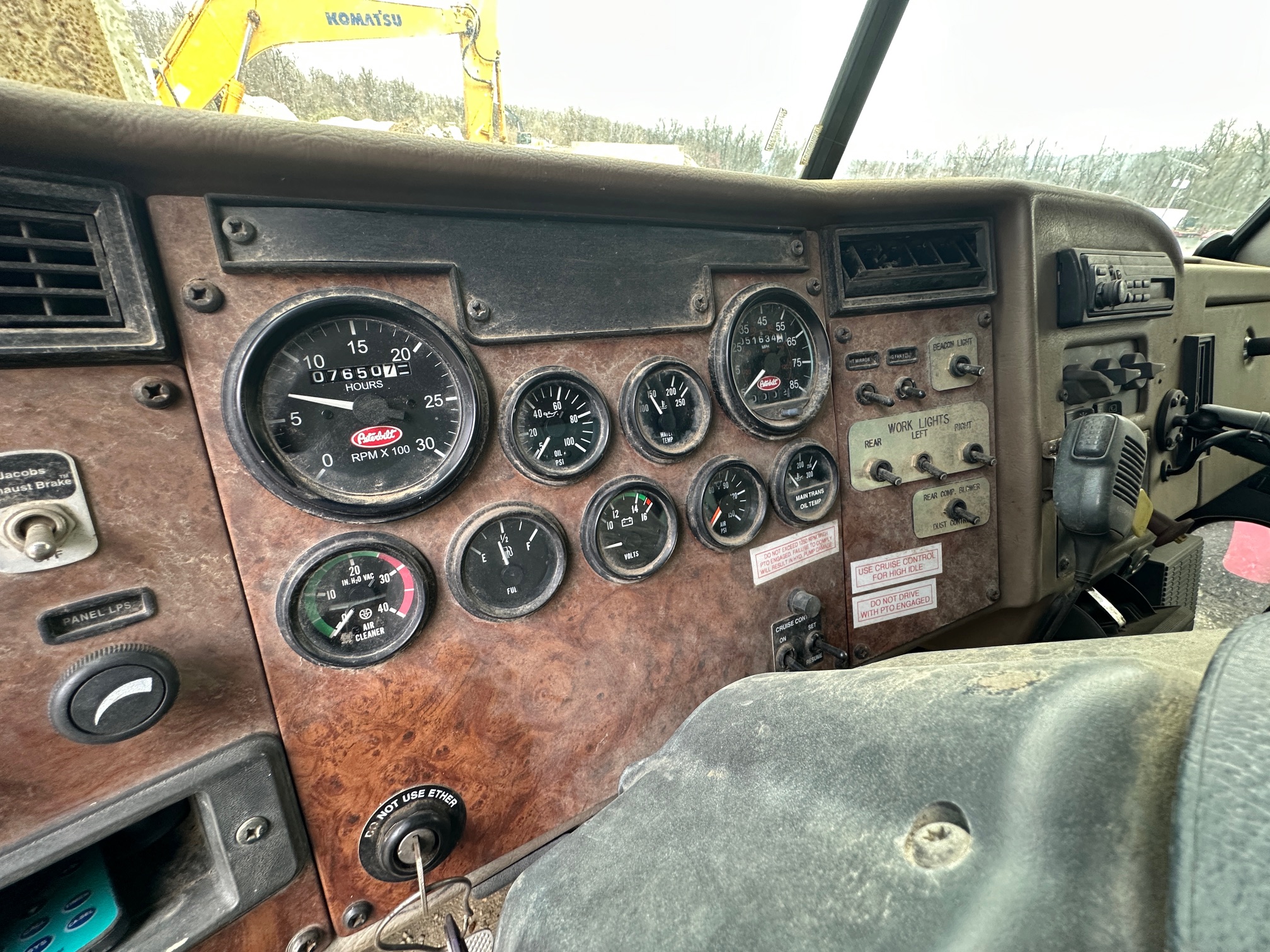 2002 PETERBILT 330 - view 11 of 61