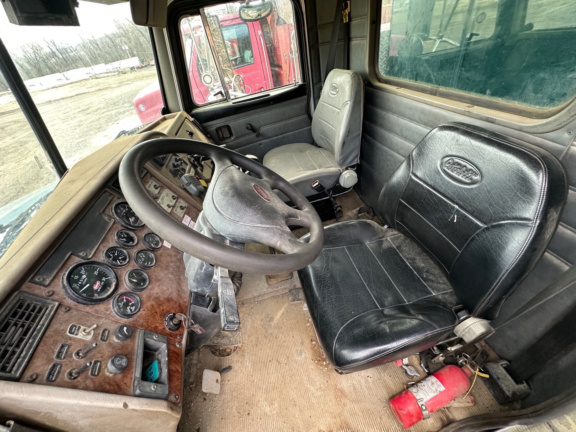 2002 PETERBILT 330 - view 17 of 61