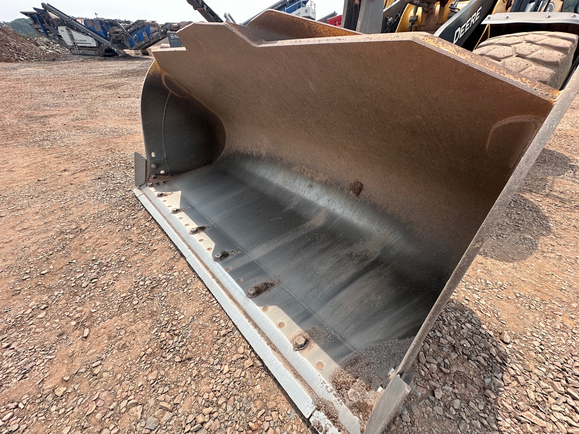 2023 DEERE 744P - Image 23