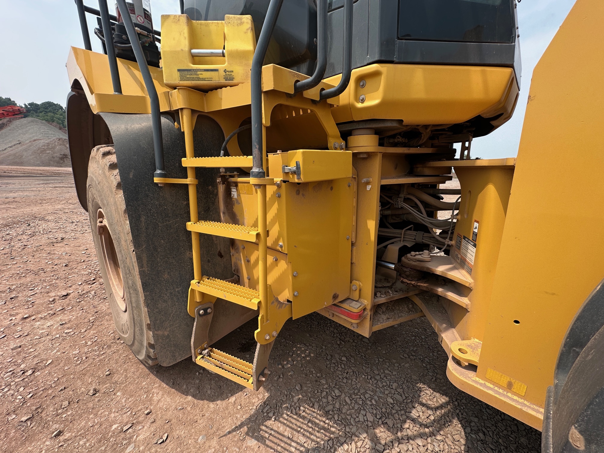 2023 DEERE 744P - Image 26