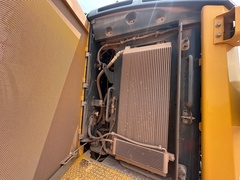 2023 DEERE 744P - Image 30