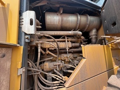 2023 DEERE 744P - Image 32