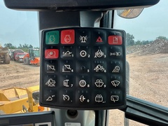 2023 DEERE 744P - Image 41