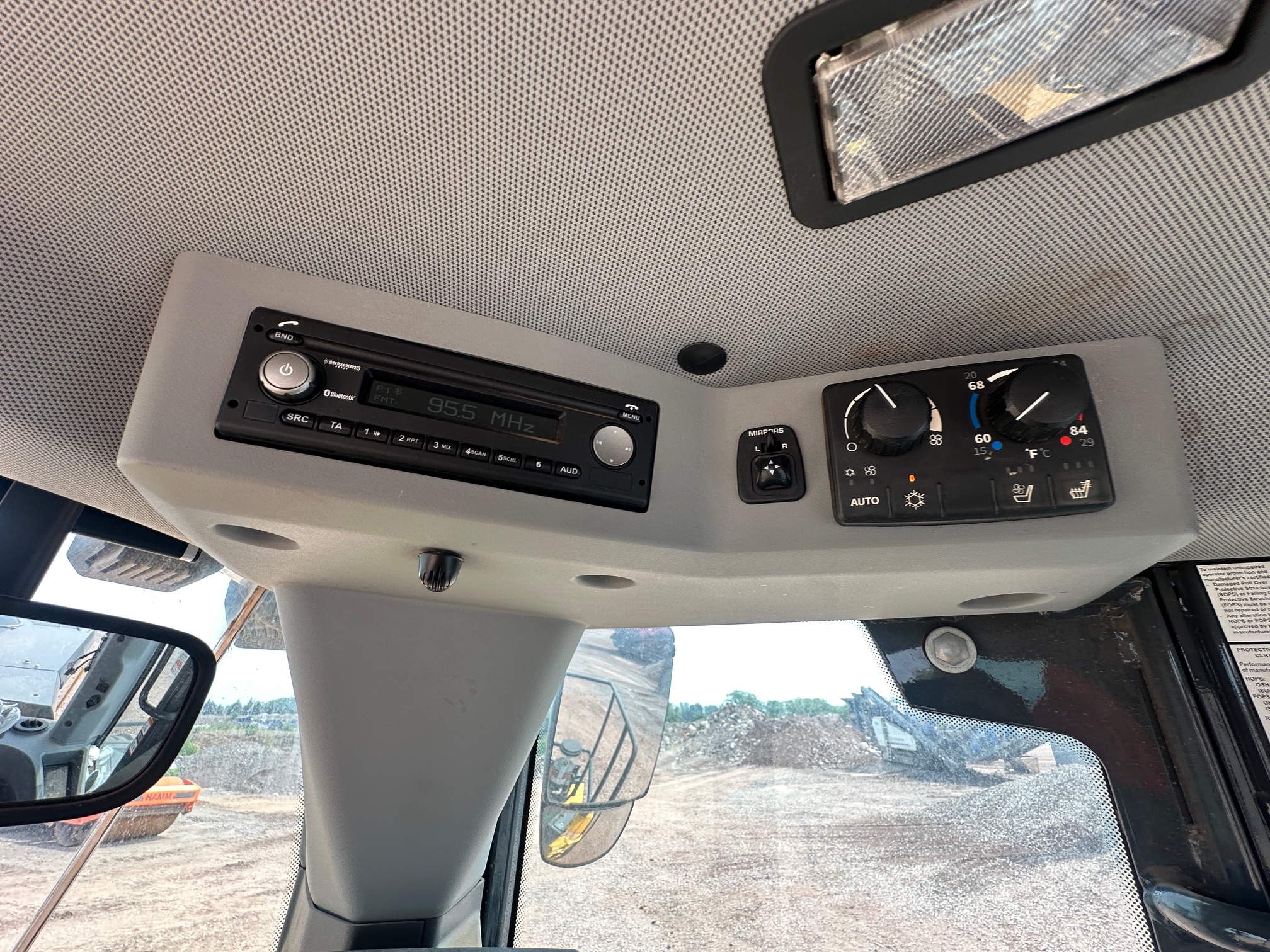 2023 DEERE 744P - Image 47