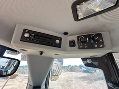 2023 DEERE 744P - Image 47