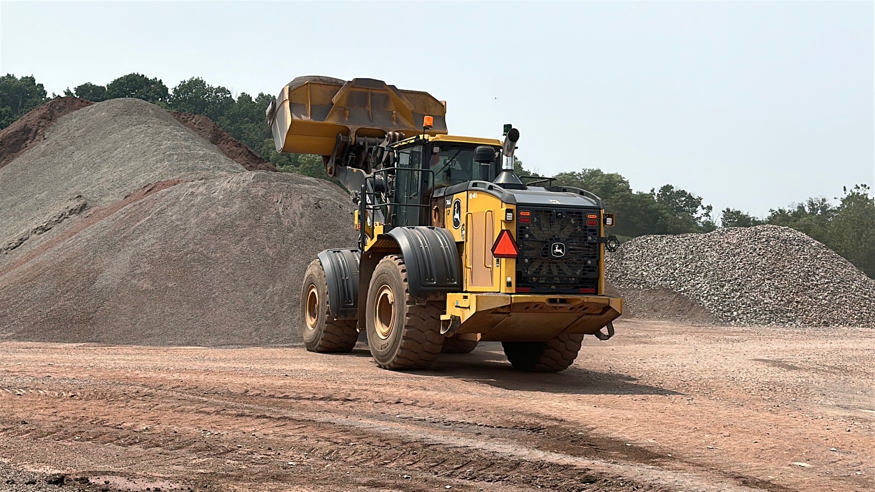 2023 DEERE 744P - Image 51